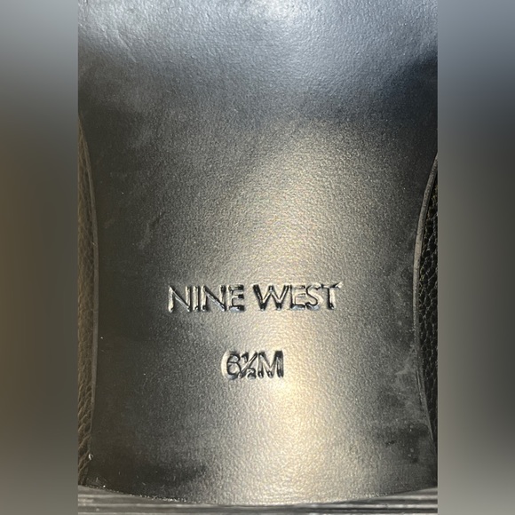 NINE WEST Leather woman’s Gold HUFF Loafer Flats - Picture 7 of 8